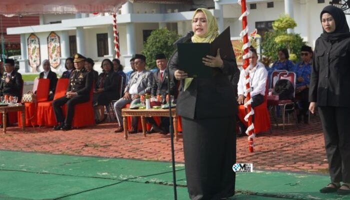 Dina Maulidah Bacakan UUD 1945 pada Upacara Hari Lahir Pancasila di Murung Raya