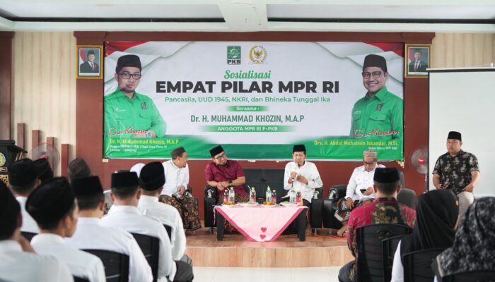 Dr. Muhammad Khozin Sosialisasikan 4 Pilar Kebangsaan di Pesantren Mahasiswa Al-Khozini Jember