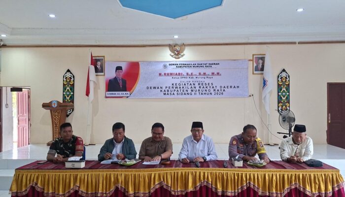Ketua DPRD Murung Raya Serap Aspirasi Warga Laung Tuhup, Perbaikan Jalan Utama Jadi Prioritas