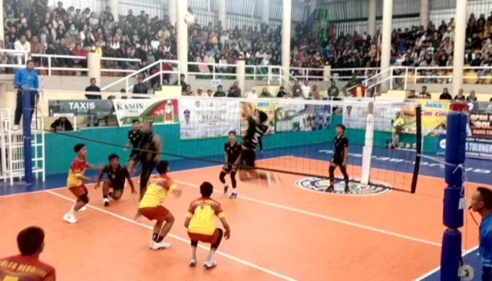 Smash Mematikan Noval Antar Tim Abidzar Madura Lolos ke Babak Berikutnya Kades Cup 2 Tulungrejo