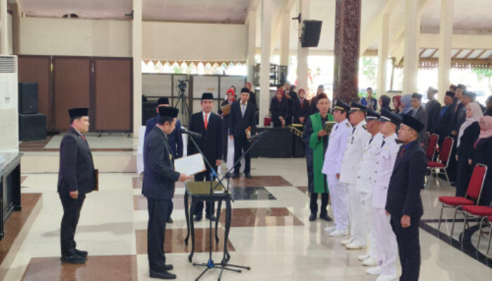 Lantik Pejabat Administrator dan Pengawas, Bupati Bondowoso Tegaskan Integritas Harga Mati