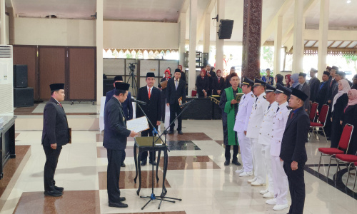 Lantik Pejabat Administrator dan Pengawas, Bupati Bondowoso Tegaskan Integritas Harga Mati