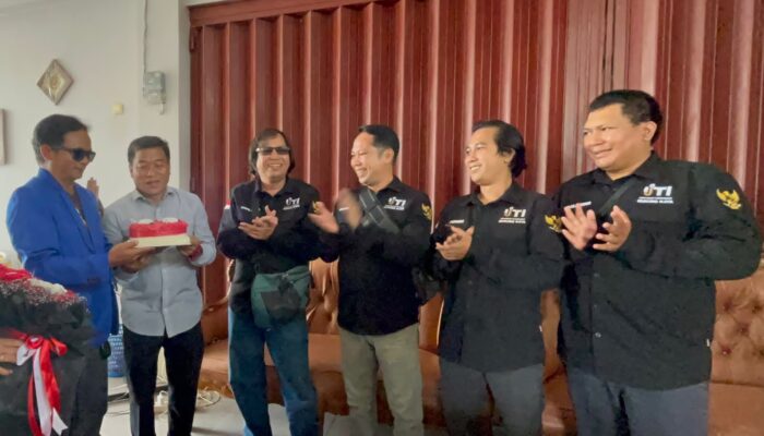 Ketua DPRD Murung Raya Dapat Kejutan Ulang Tahun ke-54 dari Insan Pers