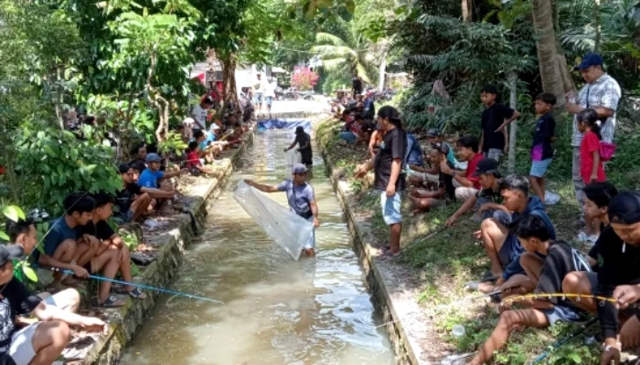 Semarak HUT RI ke-81, Ratusan Pemuda Ramaikan Lomba Mancing Mania