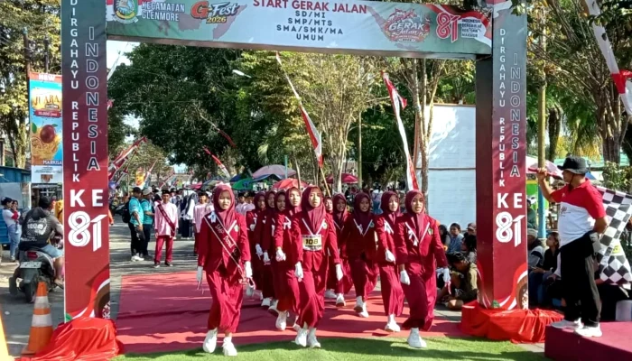 Semarak Gerak Jalan Pelajar se-Kecamatan Glenmore, Ratusan Peserta Tampil Kompak Penuh Semangat