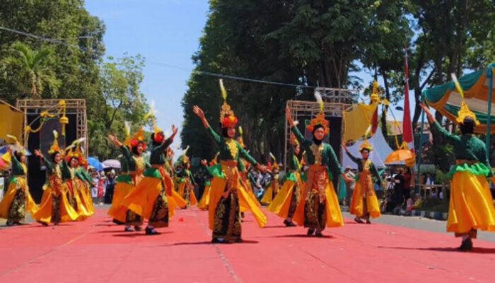 Ribuan Pelajar Kobarkan Semangat Budaya di HARJABO ke-207