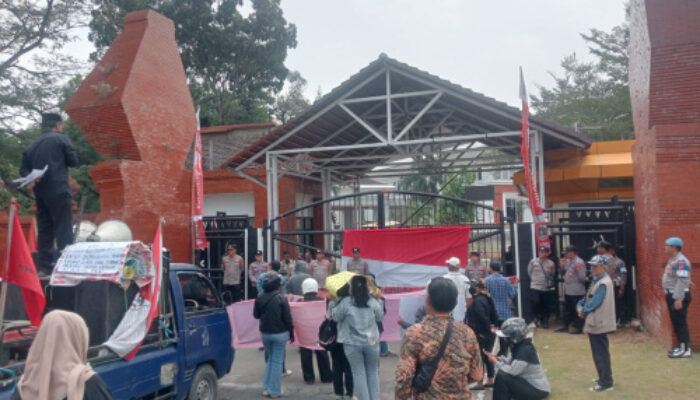 LSM KPK DPD Banten Gelar Demo Susulan