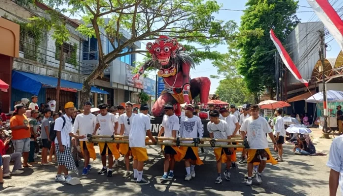 Semarak Pawai Budaya Kecamatan Genteng, Keragaman Nusantara Bersatu dalam Bingkai Bhinneka Tunggal Ika