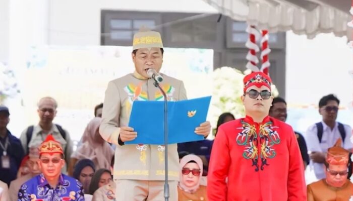 Ketua DPRD Murung Raya Bacakan Teks UUD 1945 pada Upacara HUT ke-24 Kabupaten