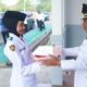 Bupati Heriyus Serahkan Bendera Merah Putih kepada Paskibraka untuk Dikibarkan pada HUT ke-81 RI
