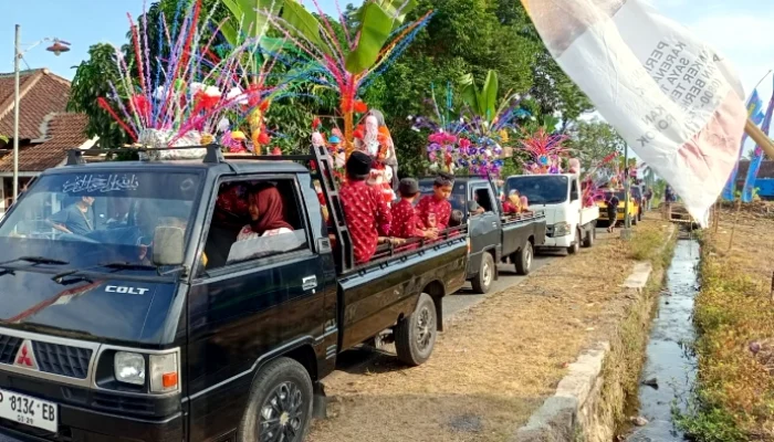 Kembang Telor Diarak Keliling Desa, Warga Bersholawat dan Tutup Maulid Nabi dengan Pengajian Umum