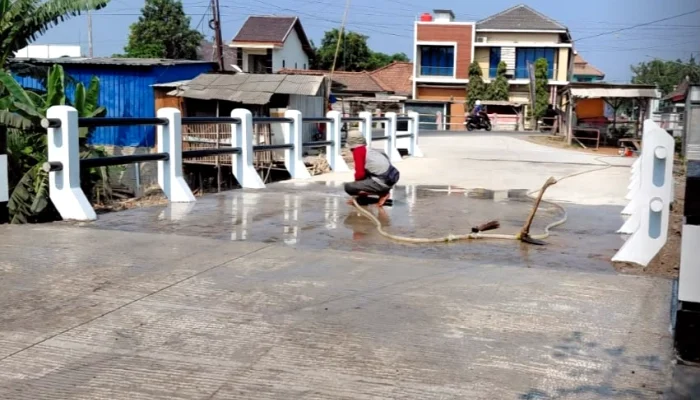Kualitas Terjaga, Kokoh Dan Mulus Proyek Jembatan Desa Jambe Kertasemaya Selesai Dikerjakan