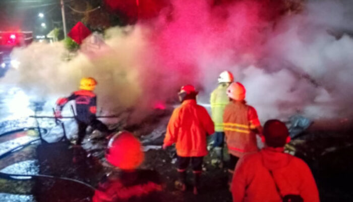 Api Muncul Tengah Malam, Warung Tembakau Dan Bensin Ludes, Rugi Rp20 Juta