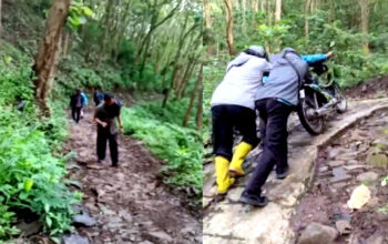 Guru Harus Jalan Kaki ke Sekolah, Dusun Petung Bondowoso Disorot: “Jangan Berhenti di Investigasi”
