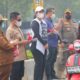 Bupati Murung Raya Bagikan Masker kepada Warga di Tengah Kabut Asap