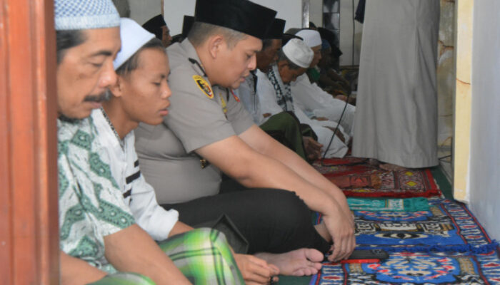 Pererat Silaturahmi dan Serap Aspirasi, Kapolres Bondowoso Gelar Jumat Keliling di Tegalampel