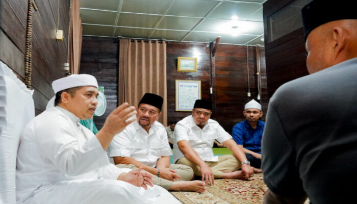 Bupati Batu Bara Bersama Anggota DPR RI Sugiat Santoso Salurkan 4 Ekor Sapi dan 1 Ton Beras ke Pesantren Taajussalaam